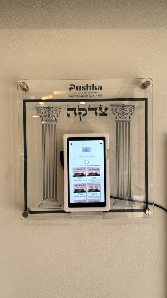 Pushka acrylic stand
